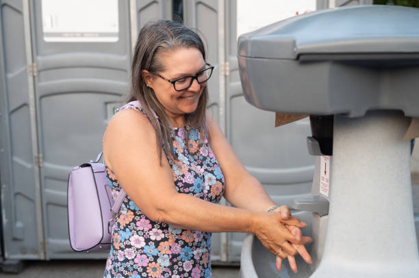 Best Porta potty rental near me  in Davenport, FL